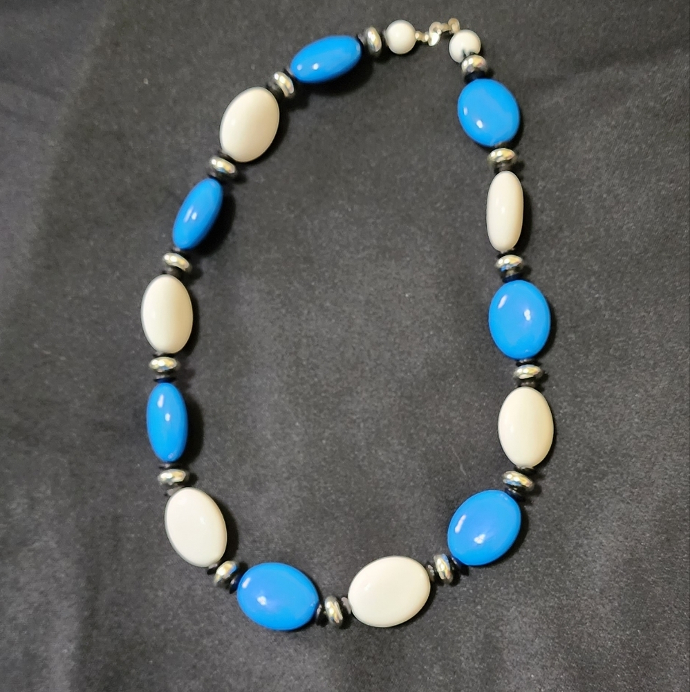 Retro / vintage blue and white choker necklace from the 80s